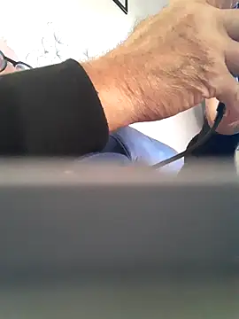 Snapshot of Vince072 chatting on October 6, 2025, 6:14 am Vince072 online show from October 6, 2025, 6:14 am