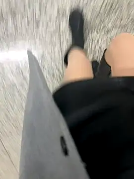 xiaoyuan01 online show from November 1, 2025, 1:34 am