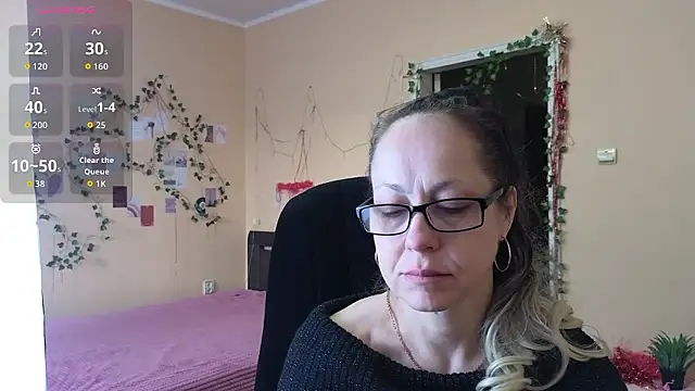 Snapshot of Ronda_Roni chatting on January 16, 2026, 5:44 am Ronda Roni online show from January 16, 2026, 5:44 am