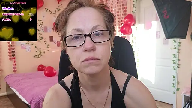 Snapshot of Ronda_Roni chatting on February 17, 2026, 5:27 am Ronda Roni online show from February 17, 2026, 5:27 am