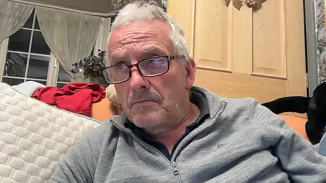 poggles online show from October 10, 2025, 7:04 pm