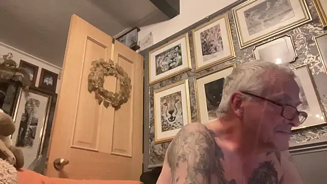 poggles online show from September 30, 2025, 8:04 pm