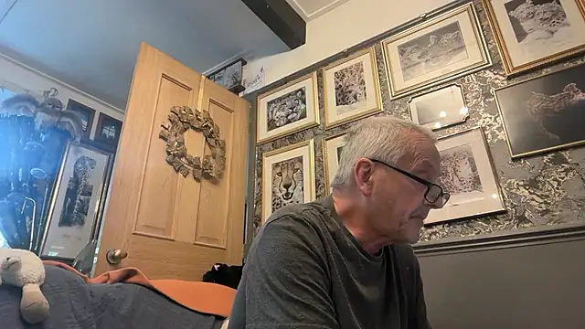 poggles online show from April 3, 2026, 7:48 am