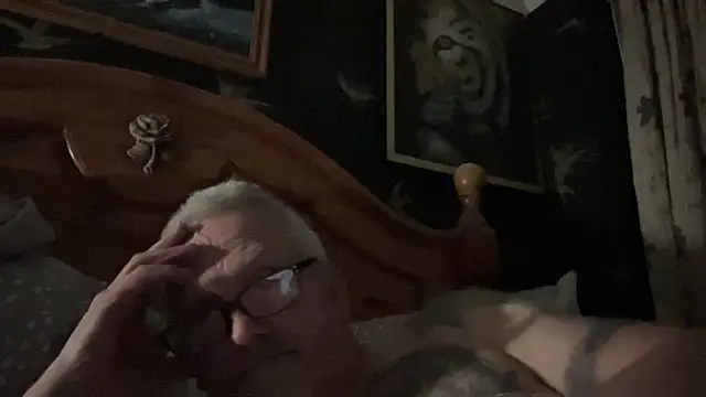 Snapshot of poggles chatting on April 30, 2026, 8:57 pm poggles online show from April 30, 2026, 8:57 pm