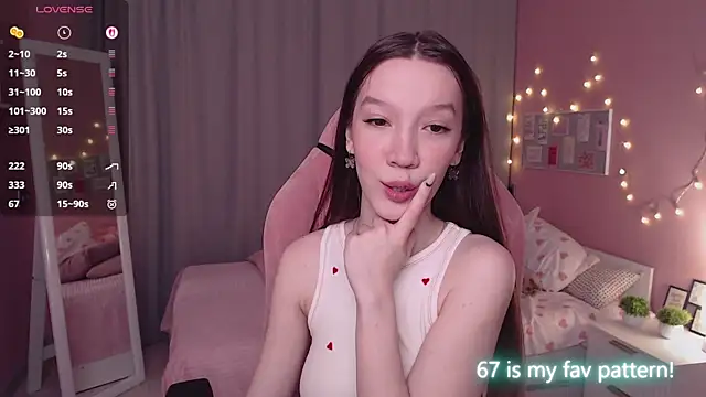 Shriya Sarann online show from November 11, 2025, 2:12 pm