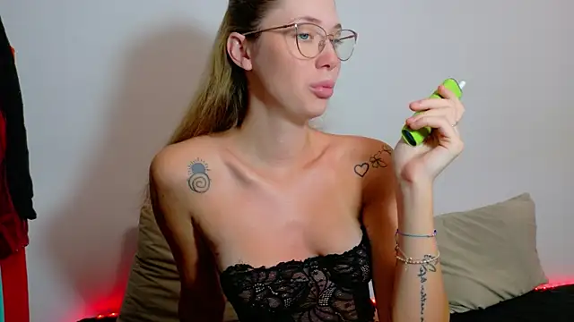 Snapshot of Ivanna__Rose chatting on July 21, 2026, 3:30 am Ivanna Rose online show from July 21, 2026, 3:30 am