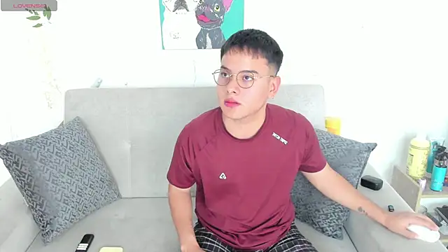 Snapshot of Young_Ben chatting on June 29, 2026, 9:03 pm Young Ben online show from June 29, 2026, 9:03 pm