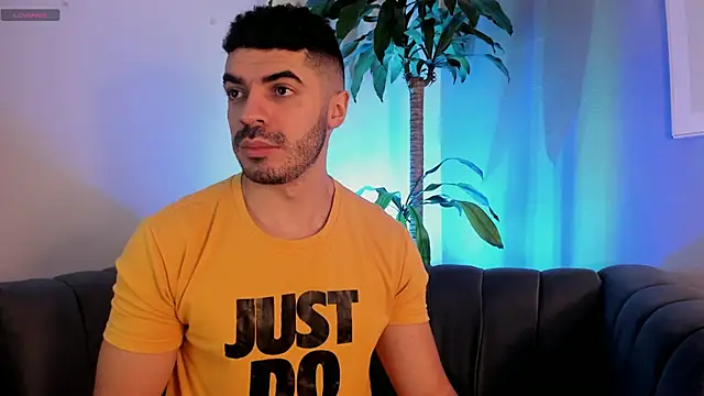 AxelThompson  online show from December 14, 2025, 11:05 am