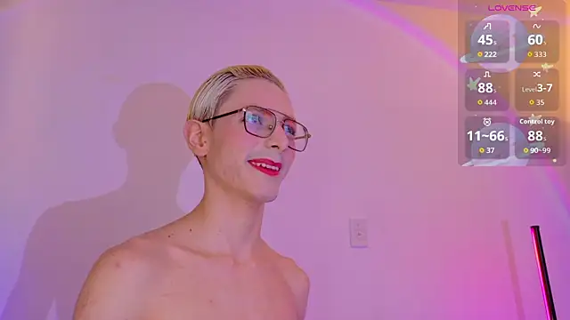 Snapshot of liiamluna_ chatting on June 5, 2026, 11:16 am liiamluna online show from June 5, 2026, 11:16 am