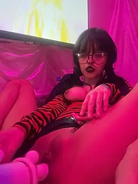 Snapshot of YourDevilGirl_ chatting on April 5, 2026, 11:17 am YourDevilGirl online show from April 5, 2026, 11:17 am