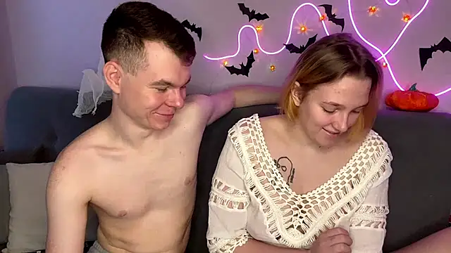 julielourens online show from October 31, 2025, 8:11 am