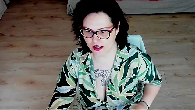 Squirt Kimm online show from July 1, 2026, 1:00 pm