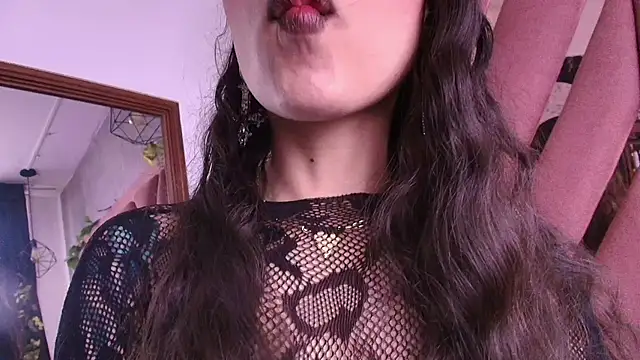 viollettaa  online show from November 20, 2025, 7:03 pm