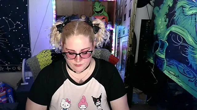 Kinky Witch online show from April 17, 2026, 4:32 pm