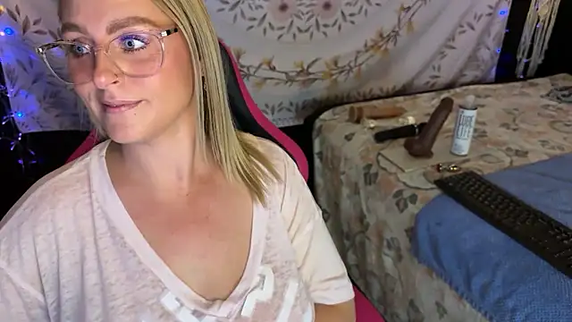 BossMomma0387 online show from November 25, 2025, 4:18 pm