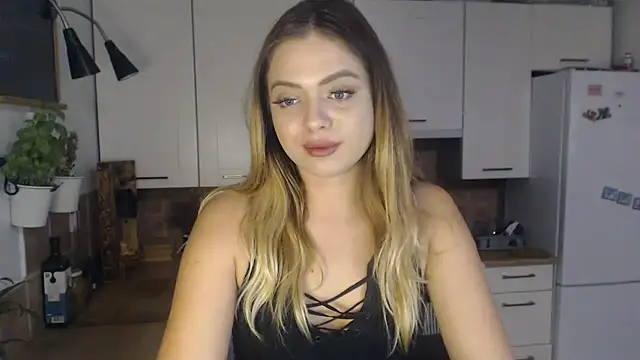 Snapshot of BuffyxLUST chatting on October 27, 2025, 2:51 pm BuffyxLUST online show from October 27, 2025, 2:51 pm