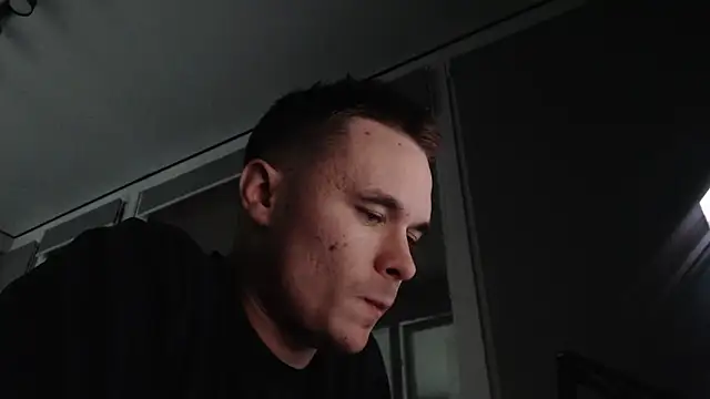 FreddyBredi online show from October 24, 2025, 1:54 pm