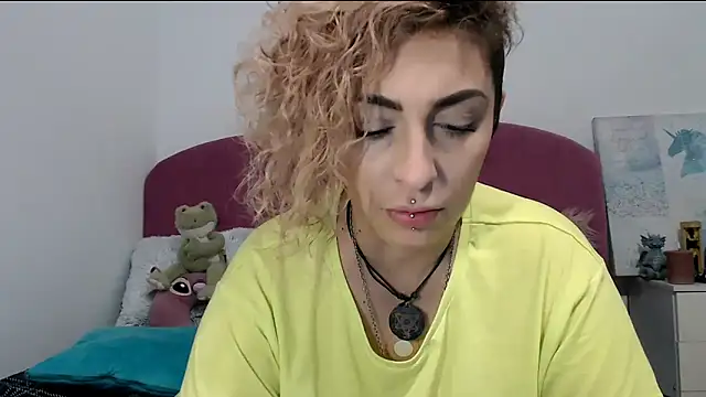 Snapshot of AAARUNY chatting on September 24, 2025, 12:44 pm AAARUNY online show from September 24, 2025, 12:44 pm