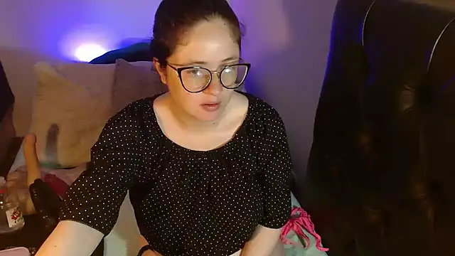 Snapshot of KrystalAdams chatting on September 16, 2025, 12:28 pm KrystalAdams online show from September 16, 2025, 12:28 pm