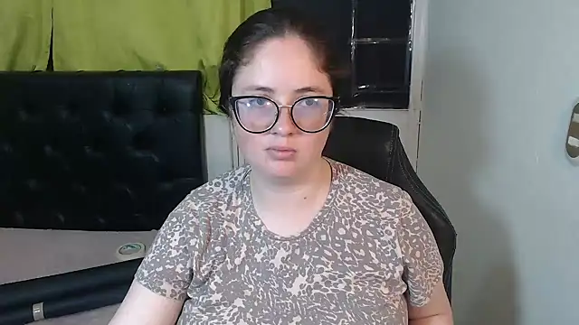 Snapshot of KrystalAdams chatting on April 18, 2026, 8:20 pm KrystalAdams online show from April 18, 2026, 8:20 pm