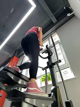 Ninazhang online show from March 3, 2026, 5:25 am