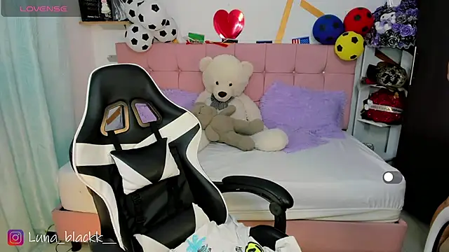 Snapshot of Luna_blackk chatting on July 20, 2026, 9:06 pm Luna blackk online show from July 20, 2026, 9:06 pm