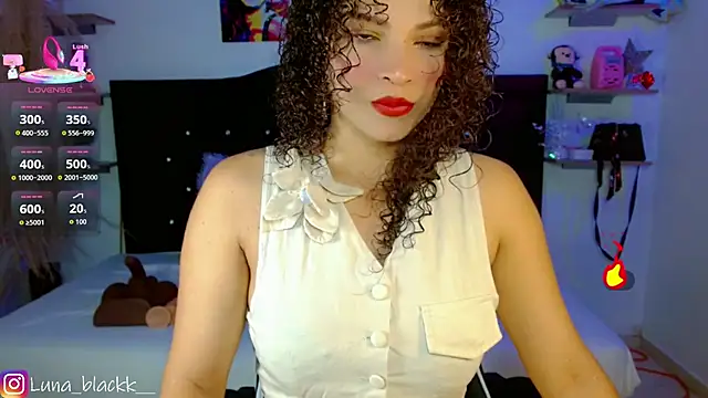 Snapshot of Luna_blackk chatting on October 12, 2025, 9:05 pm Luna blackk online show from October 12, 2025, 9:05 pm