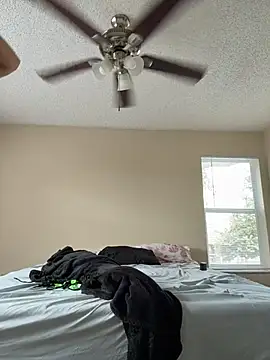 sweetsirenn online show from March 12, 2026, 3:49 pm