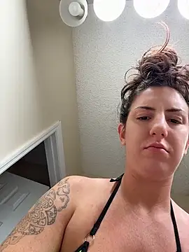 sweetsirenn online show from April 9, 2026, 2:12 pm