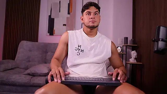 Snapshot of DaviesBrown chatting on February 1, 2026, 8:51 pm DaviesBrown online show from February 1, 2026, 8:51 pm