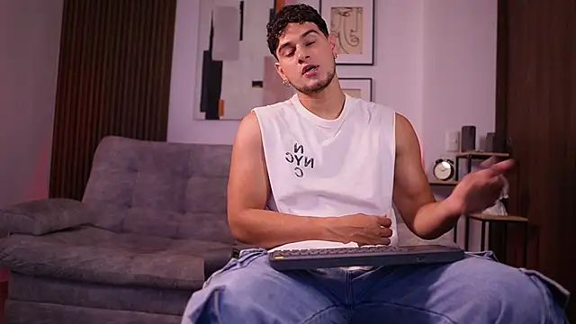 Snapshot of DaviesBrown chatting on January 18, 2026, 8:45 pm DaviesBrown online show from January 18, 2026, 8:45 pm