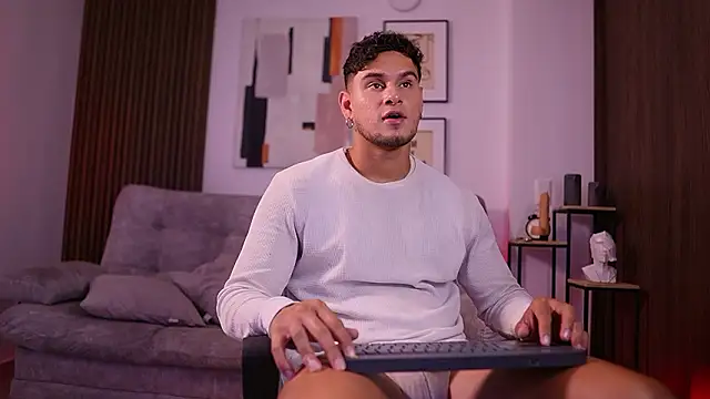 Snapshot of DaviesBrown chatting on February 20, 2026, 8:55 pm DaviesBrown online show from February 20, 2026, 8:55 pm