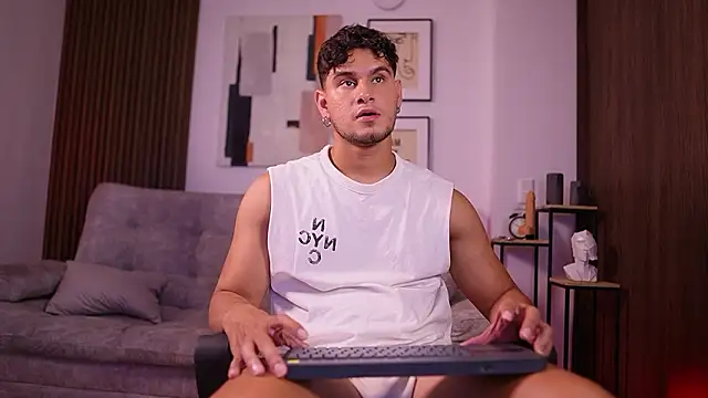 Snapshot of DaviesBrown chatting on February 26, 2026, 9:04 pm DaviesBrown online show from February 26, 2026, 9:04 pm