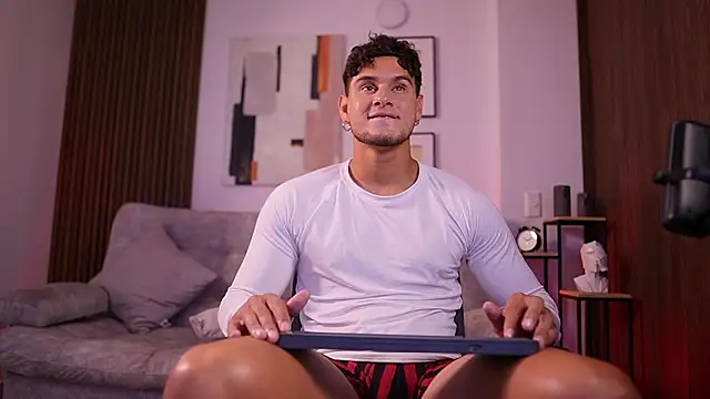 Snapshot of DaviesBrown chatting on February 10, 2026, 8:41 pm DaviesBrown online show from February 10, 2026, 8:41 pm