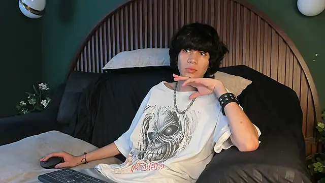Snapshot of Diamond_twink chatting on July 19, 2026, 9:17 am Diamond twink online show from July 19, 2026, 9:17 am