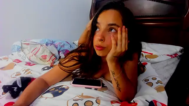 Snapshot of Emma_Valencia_001 chatting on June 20, 2026, 3:44 am Emma Valencia 001 online show from June 20, 2026, 3:44 am