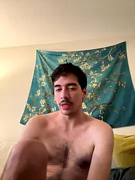 Snapshot of TommyBeluchi chatting on October 25, 2025, 10:43 pm TommyBeluchi online show from October 25, 2025, 10:43 pm
