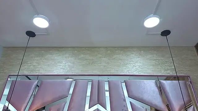 ThaliaCross online show from January 7, 2026, 7:52 pm