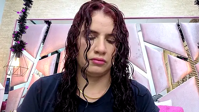 ThaliaCross online show from November 28, 2025, 7:58 pm