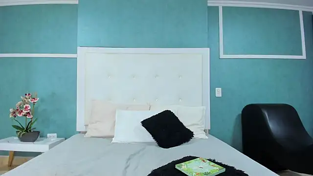 ania gomez online show from September 24, 2025, 9:54 pm