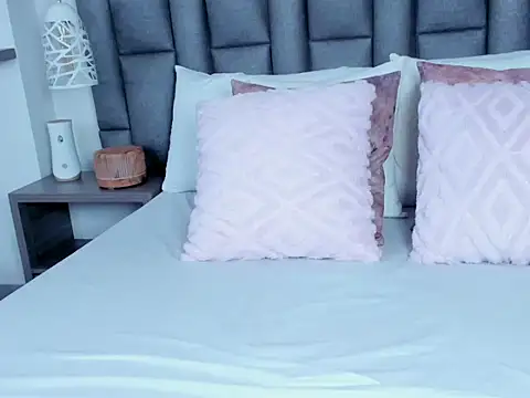 ZoeKrug online show from February 14, 2026, 5:46 pm