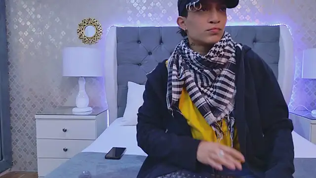 ZoeKrug online show from November 15, 2025, 11:58 am