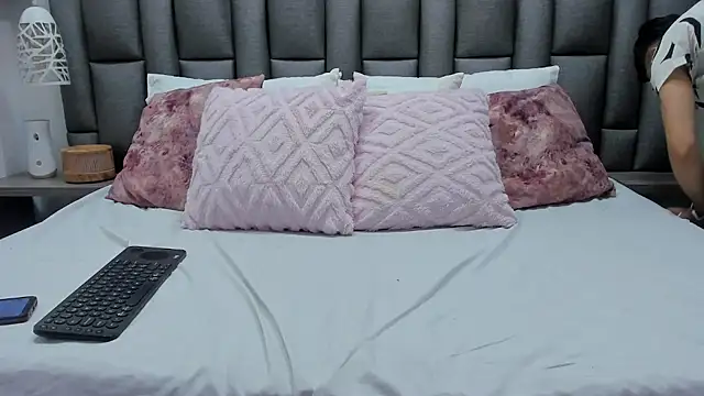 ZoeKrug online show from February 21, 2026, 1:13 pm