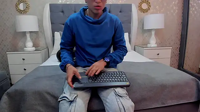 ZoeKrug online show from September 13, 2025, 11:54 am