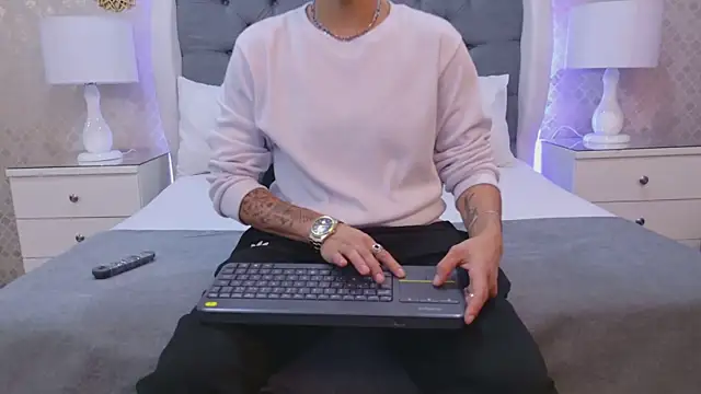 ZoeKrug online show from November 24, 2025, 8:53 pm