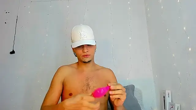 hot boy 04 online show from March 9, 2026, 2:31 pm