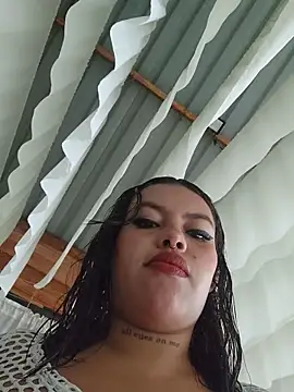 Yessica Lopezz online show from May 10, 2026, 11:25 am