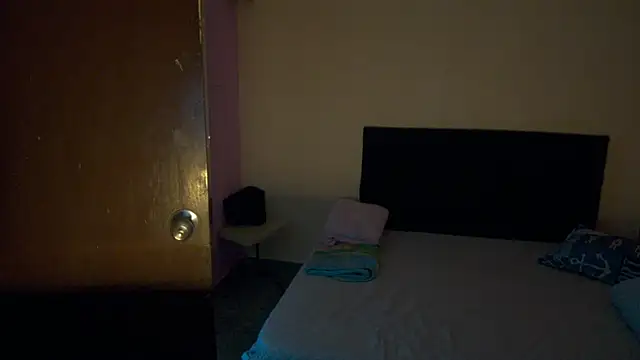 lolateton online show from March 8, 2026, 4:49 am