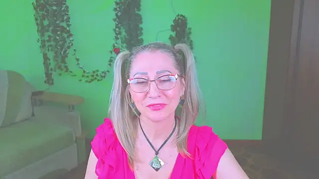 Snapshot of Habibi_Honeyy chatting on June 19, 2026, 2:01 pm Habibi Honeyy online show from June 19, 2026, 2:01 pm