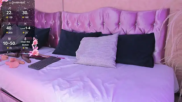 KARINAJTORRES online show from October 1, 2025, 8:57 pm